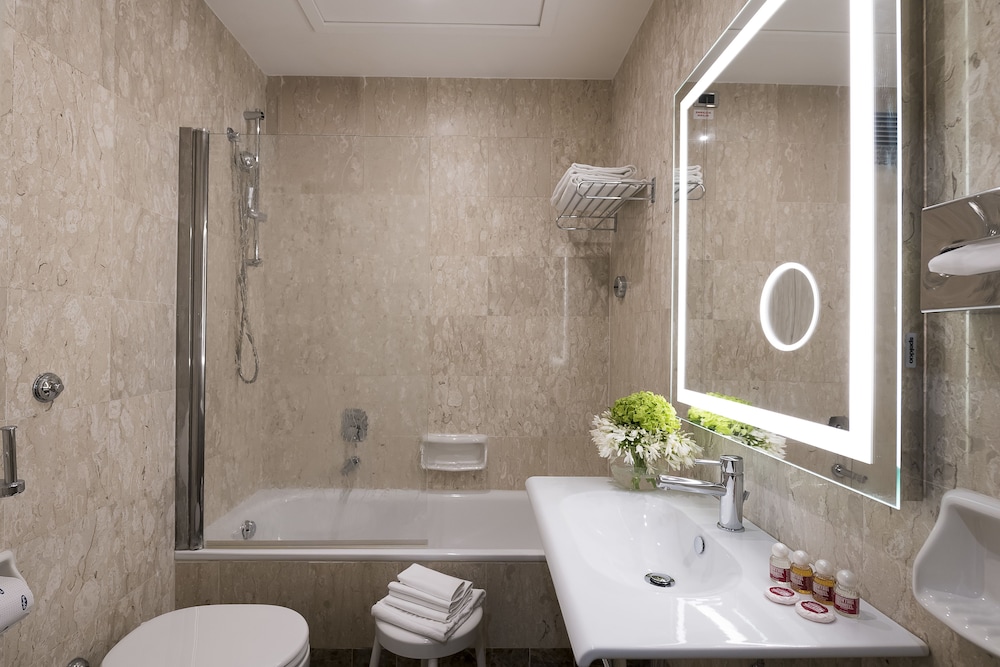 Premium Double or Twin Room - Photo 3