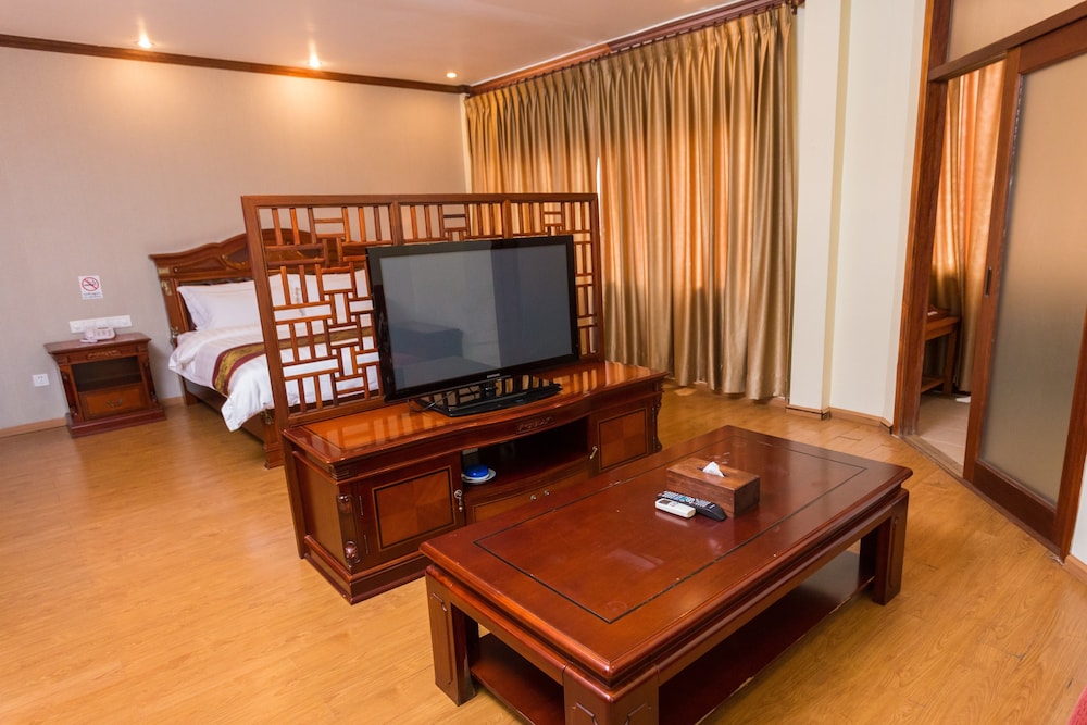 Executive Room, 1 Double Bed, Refrigerator, River View photo 3