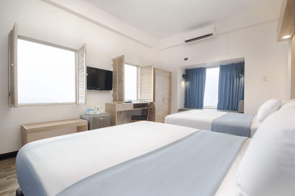 Room, 2 Queen Beds, Non Smoking (Bay View) - Photo 5