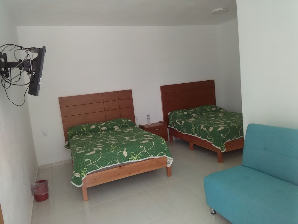 Standard Room, Multiple Beds, Non Smoking photo 1
