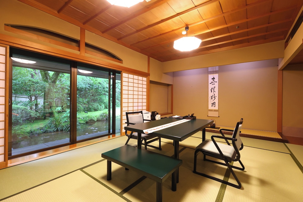 Special Japanese-Western-Style Room With Open-Air Bath(13Tatami+Bedroom/100SQM),Non-Smoking - Photo 1