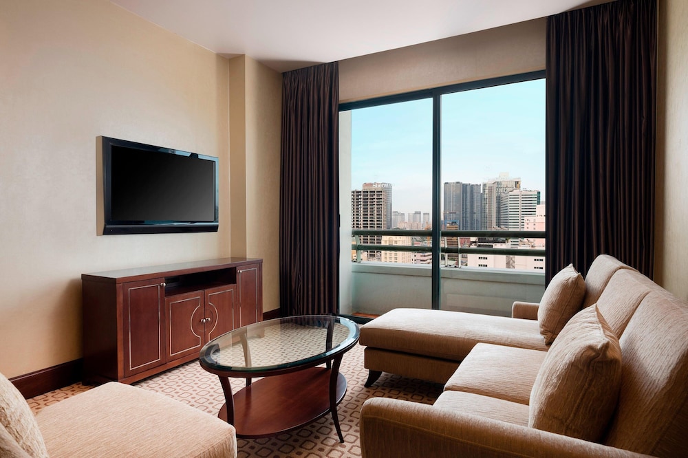 Club lounge access, Premier Suite, 1 King, Grand Opera tower photo 3