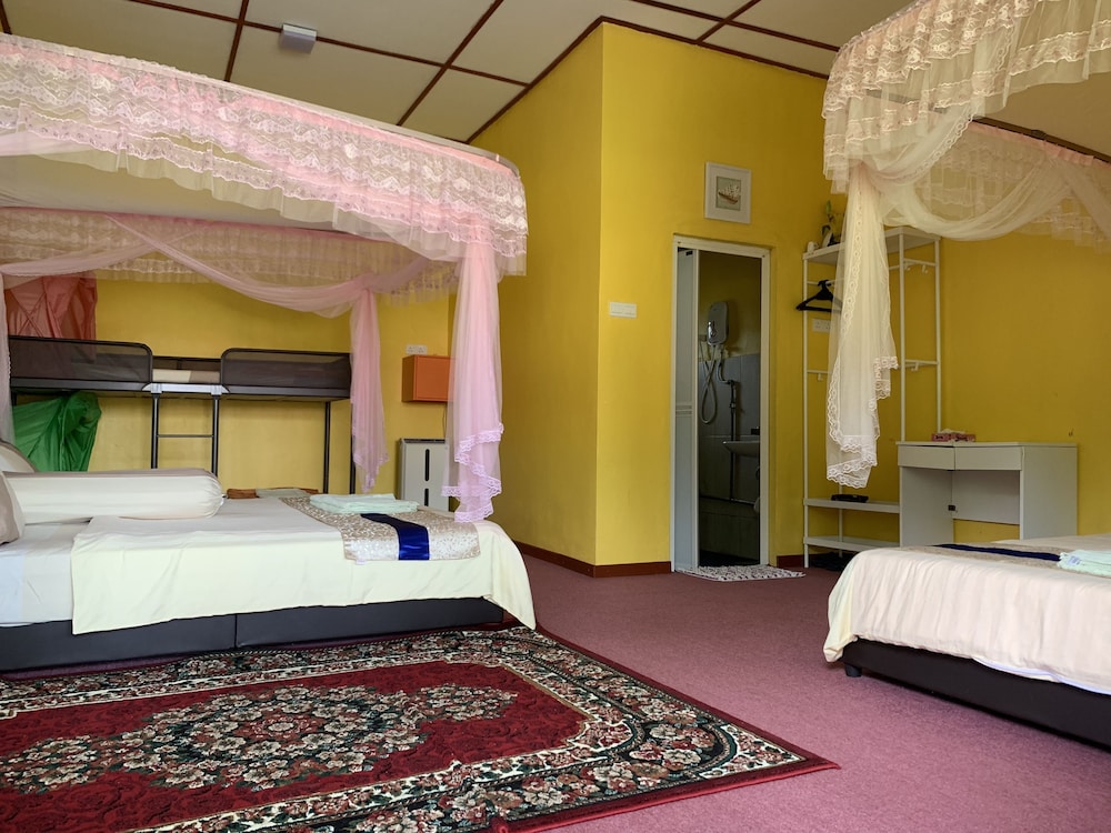 Basic Townhome, Multiple Beds