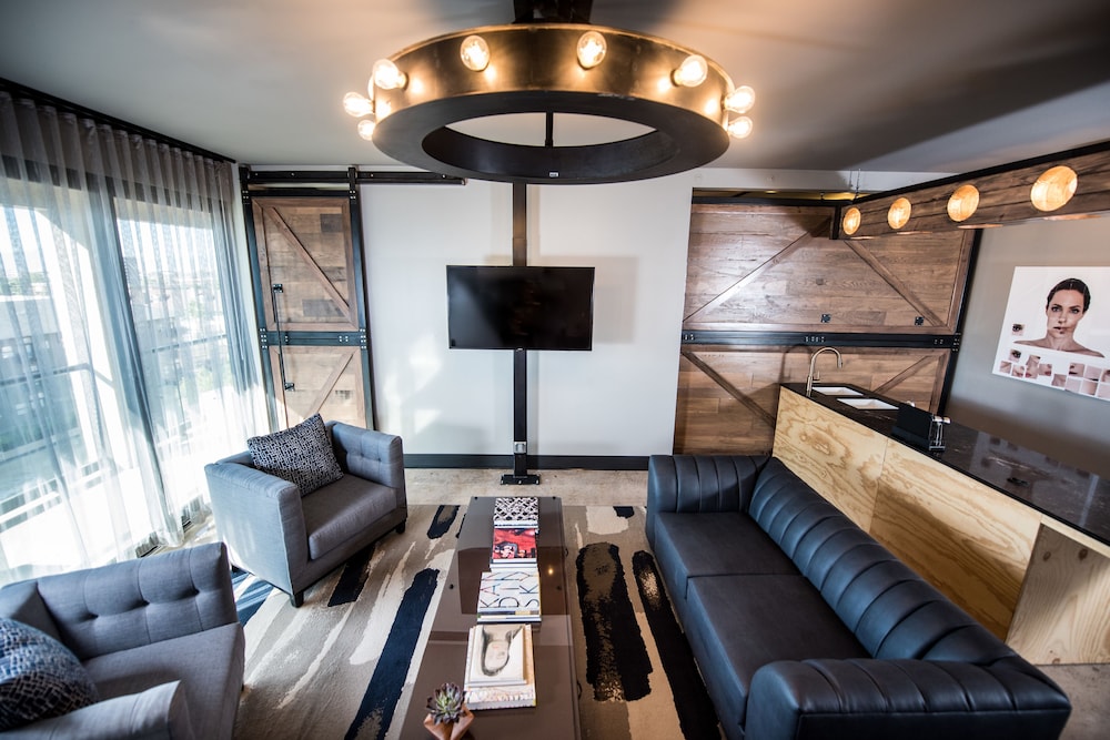 Suite, 1 Bedroom - Photo 7