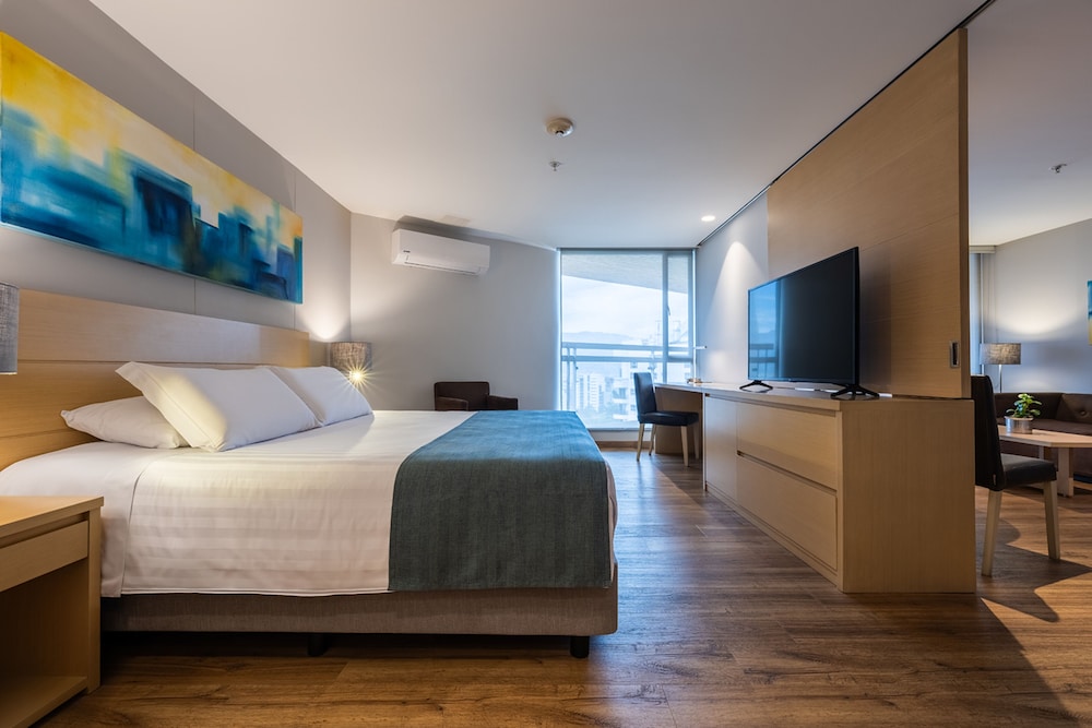 Standard Suite, 1 Queen Bed - Photo 2
