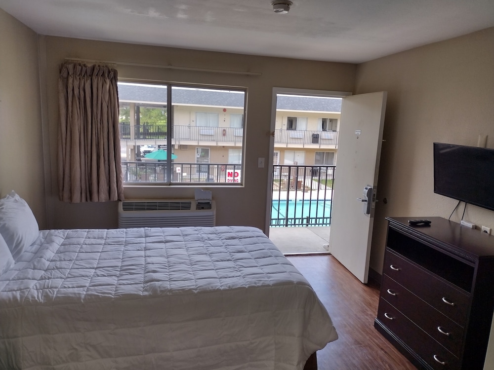 Basic Single Room photo 3