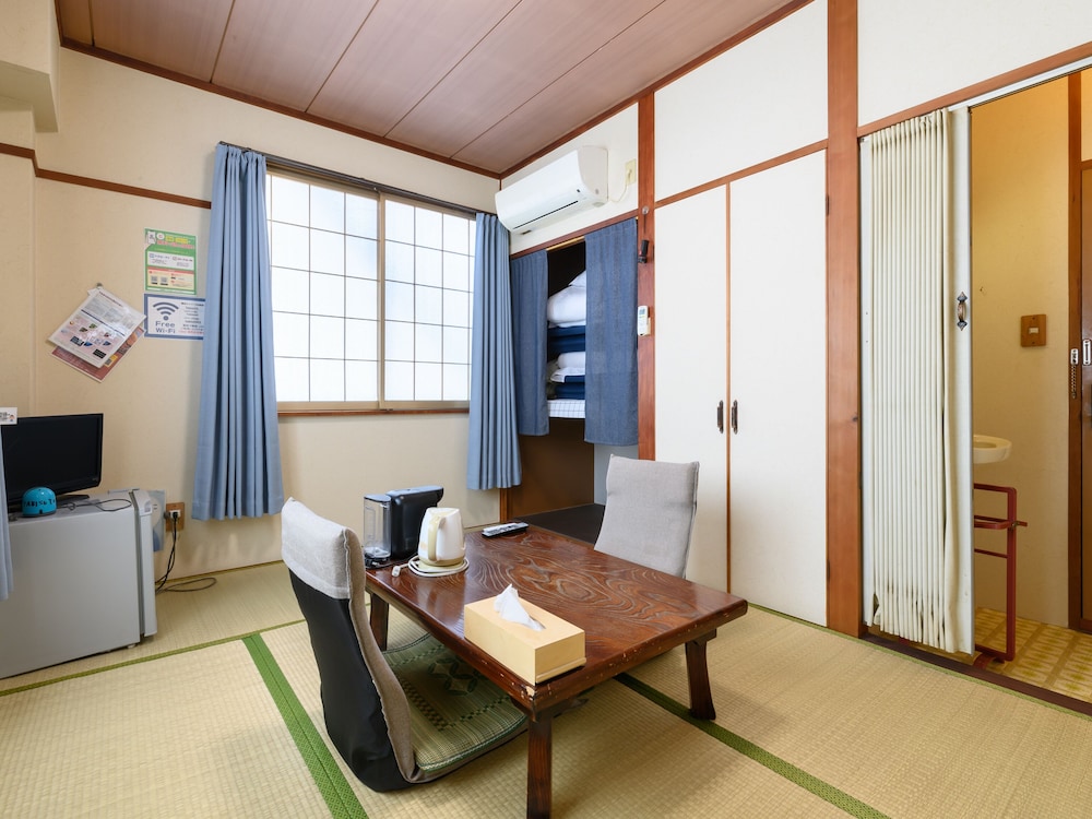 Japanese Room with Shared Washroom - Twin (Non-Smoking) No co-sleeping allowed photo 2