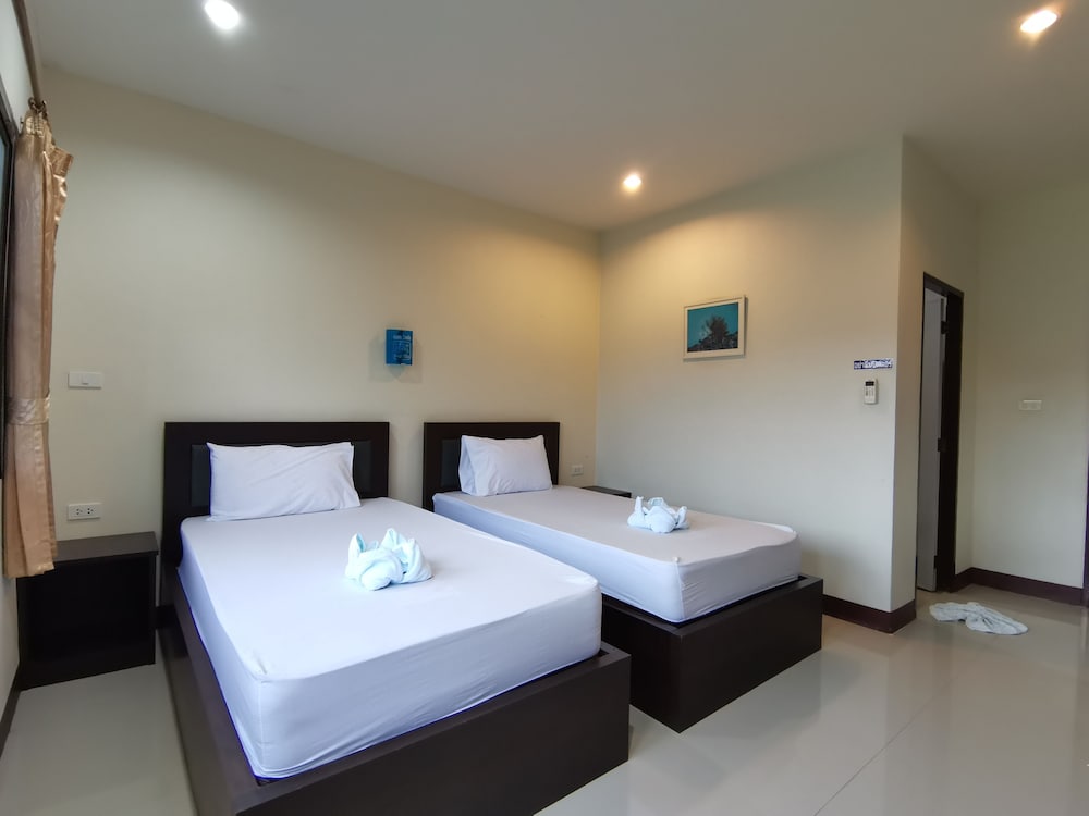 Standard Twin Room - Photo 4