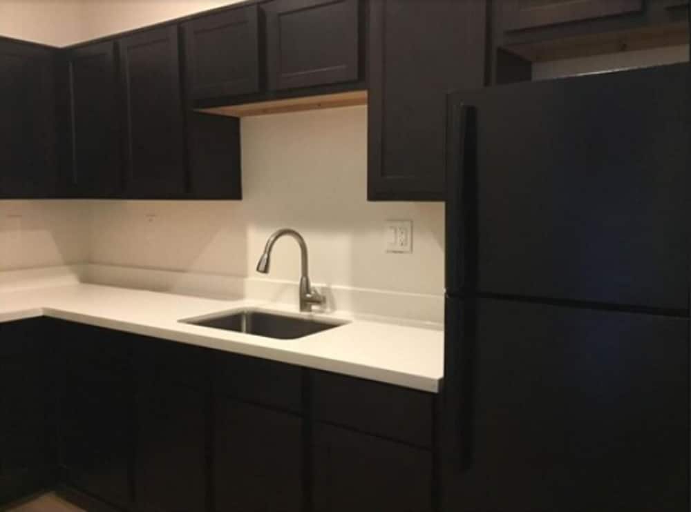Standard Room, 1 King Bed, Non Smoking, Kitchenette
