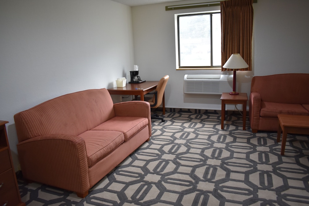 Suite, 1 King Bed, Smoking photo 2