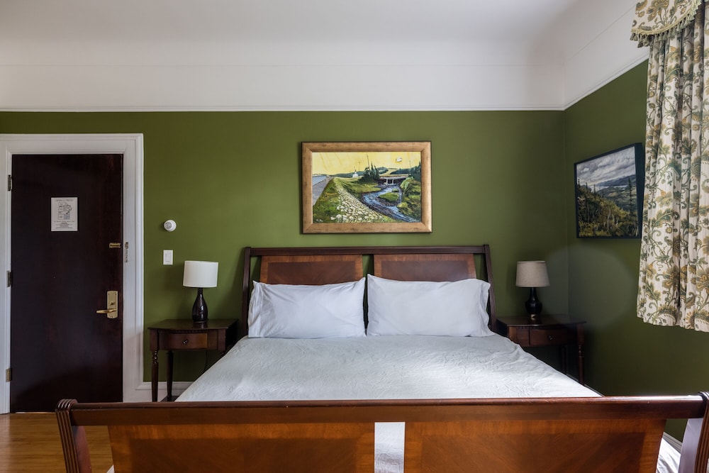 Room, 1 King Bed (Edward Patrick Morris Room)