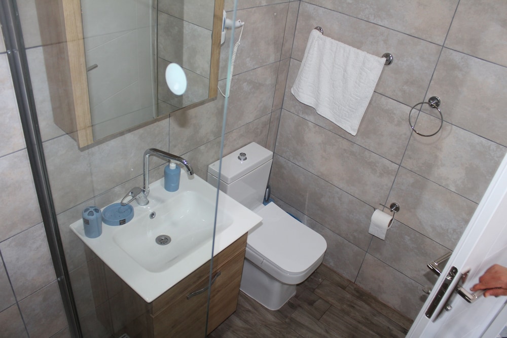 Economy Room, 1 Double Bed, Patio, Pool View photo 2