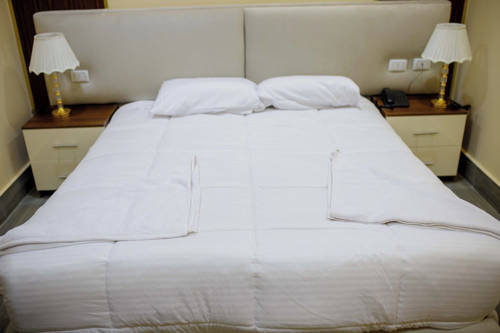 Honeymoon Double Room, Valley View
