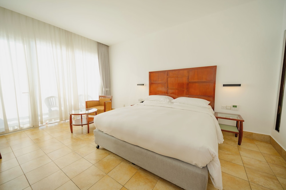Deluxe Sea View King Bed - Photo 2