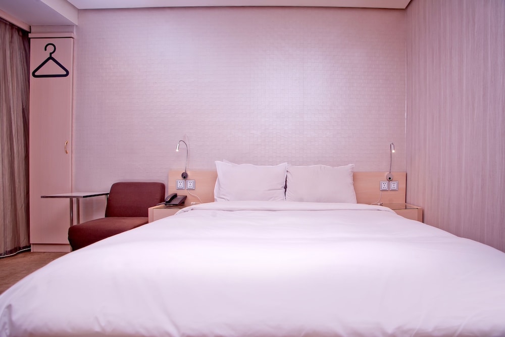 Comfort Double Room, 1 Queen Bed, Non Smoking, City View photo 2