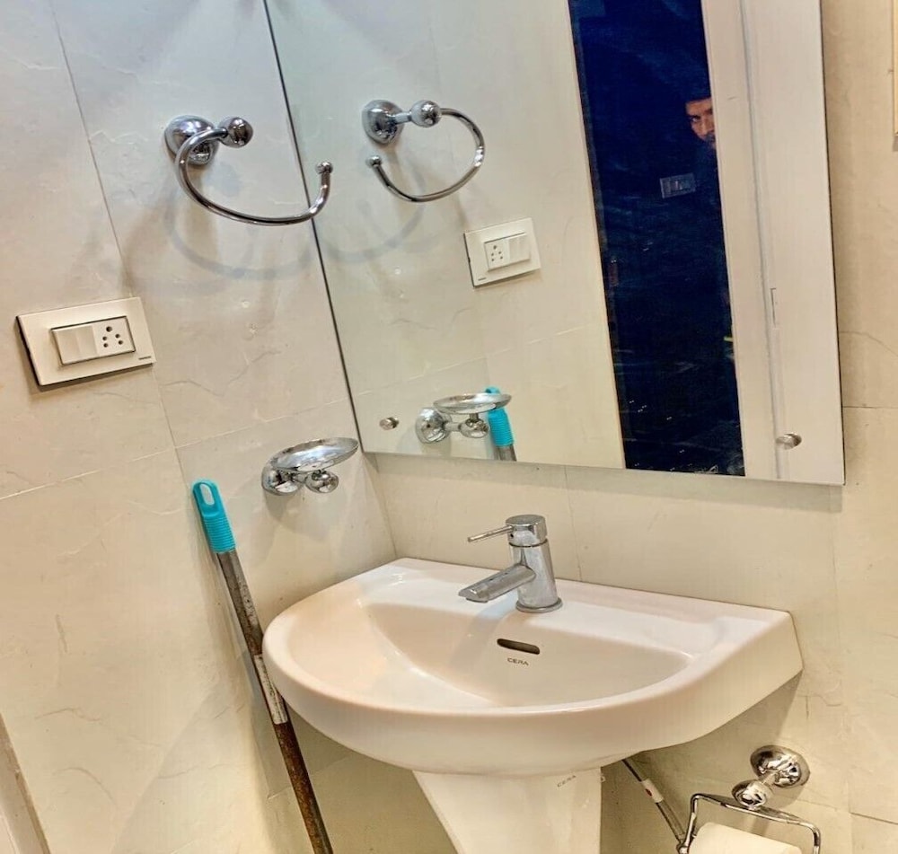 Luxury Double Room, 1 King Bed, Mountain View photo 3