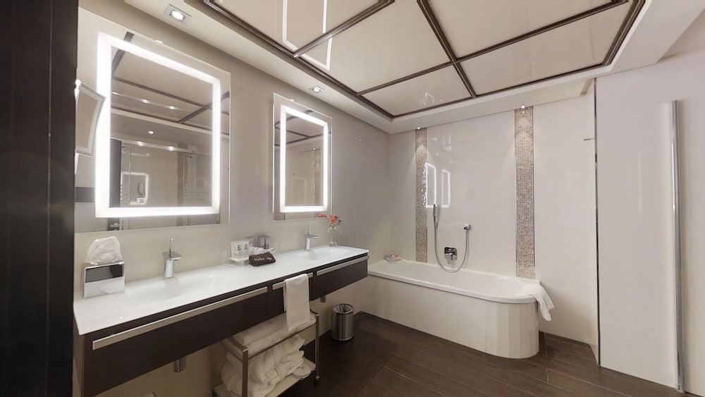 Superior Triple Room, Sea View - Photo 8