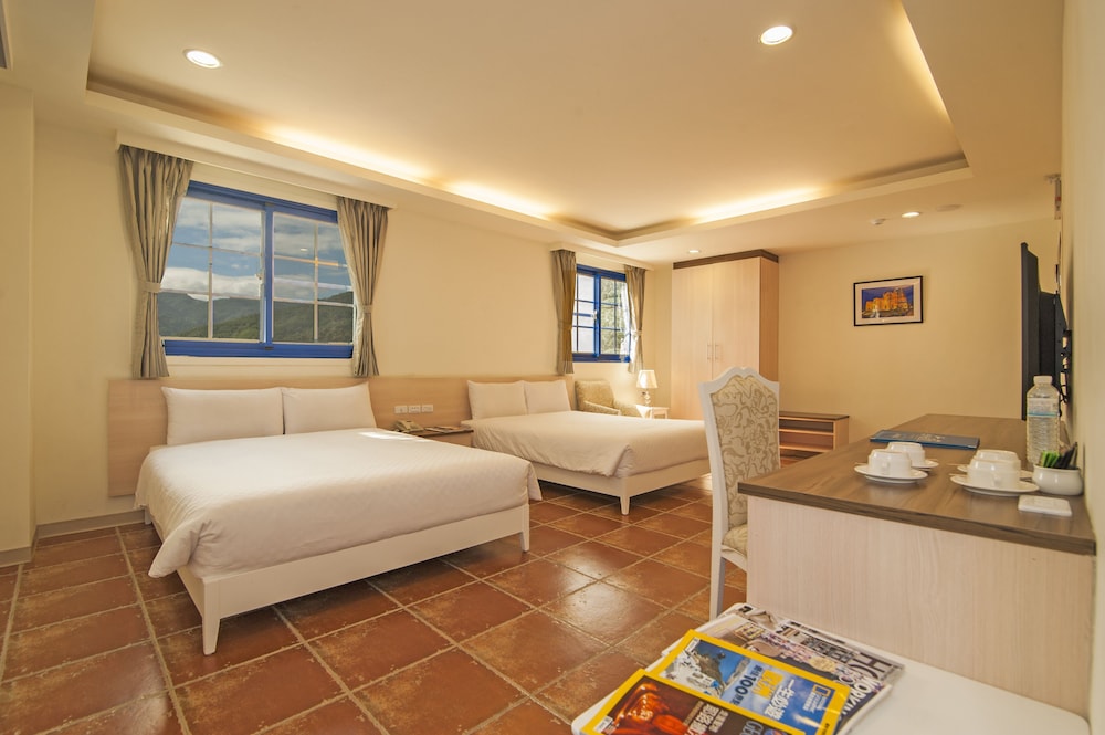Quadruple Room, City View photo 1