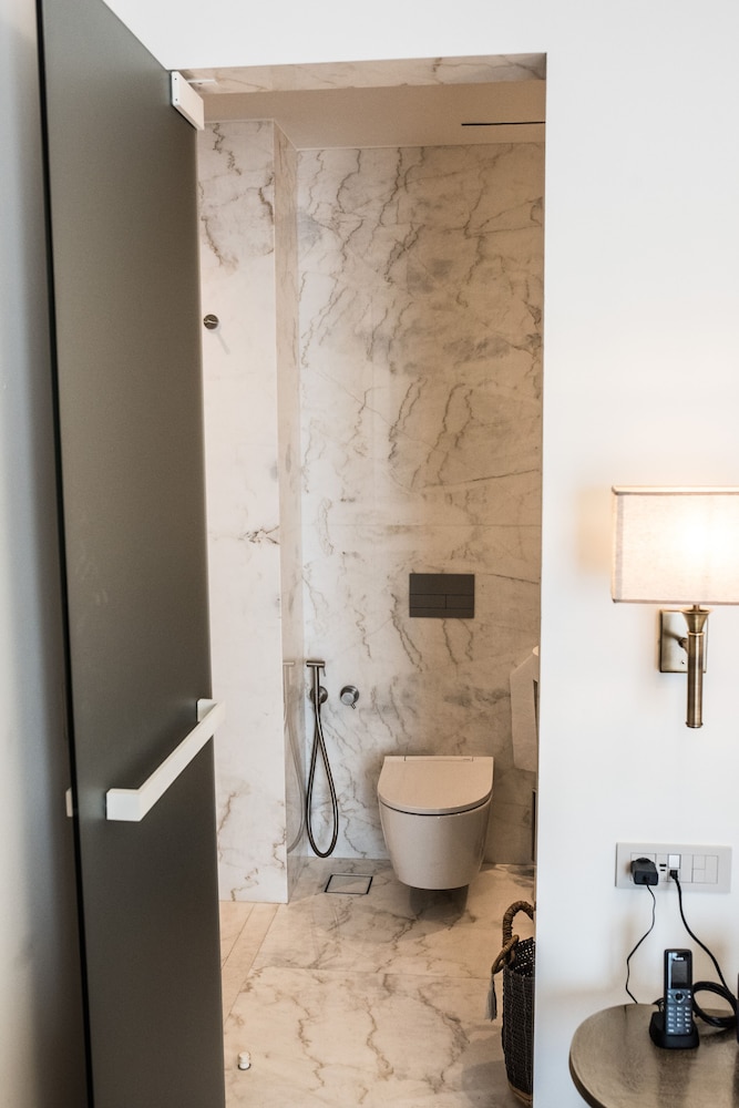 Junior Suite with Hot Tub - Photo 2