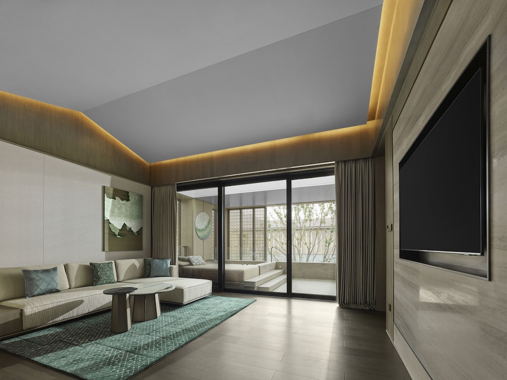 Suite, Mountain View