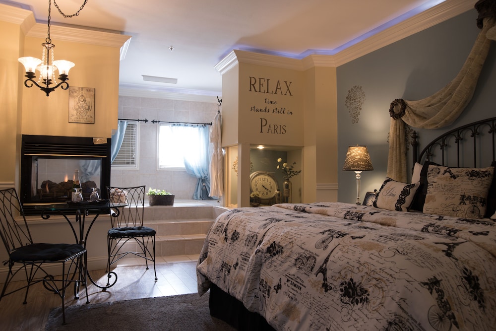 Room (French Canopy)
