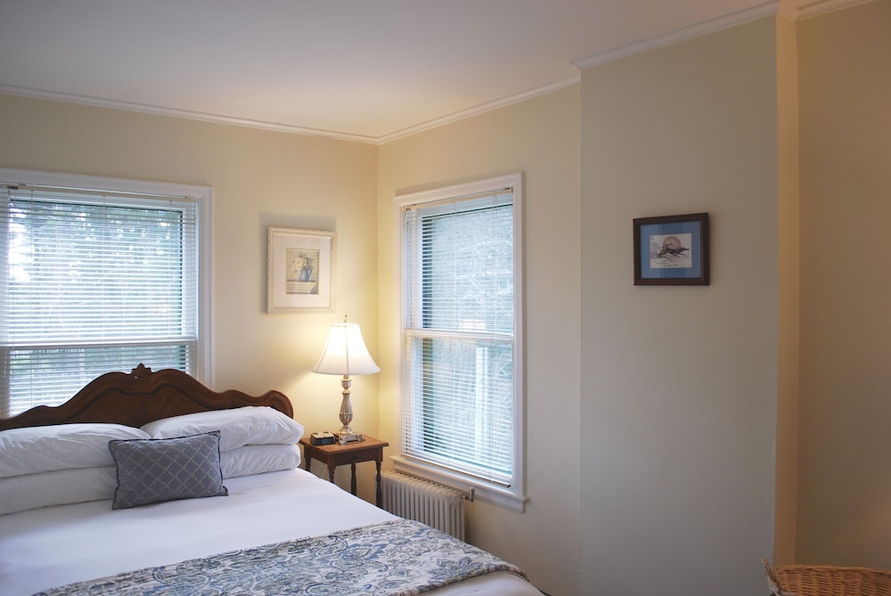 Economy Double Room, Ensuite (Room 23)