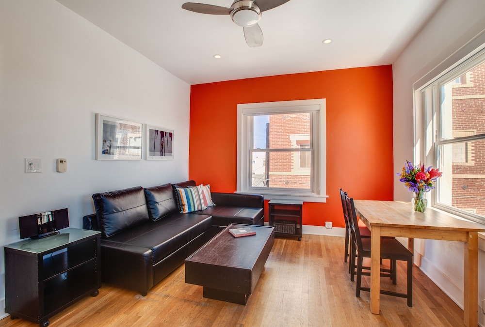 One Bedroom Suite, Street view thumbnail 6