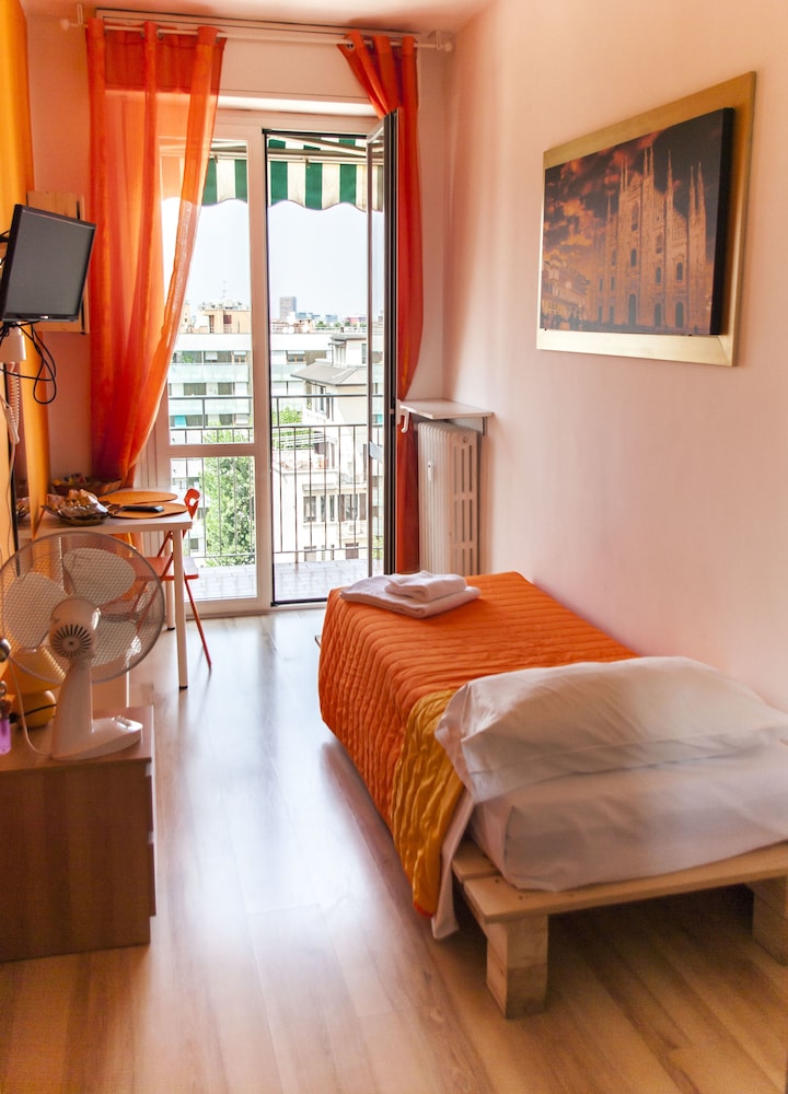 City Single Room, 1 Bedroom, Shared Bathroom, City View