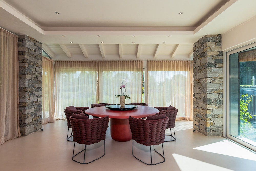 Villa photo 2