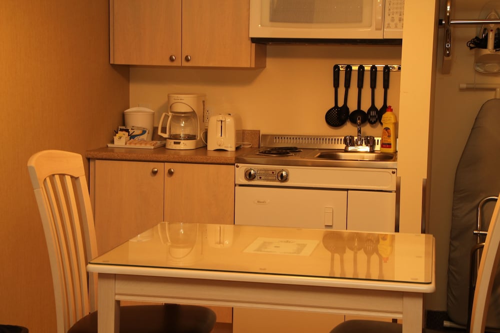 Studio, 1 Queen Bed, Kitchenette photo 2
