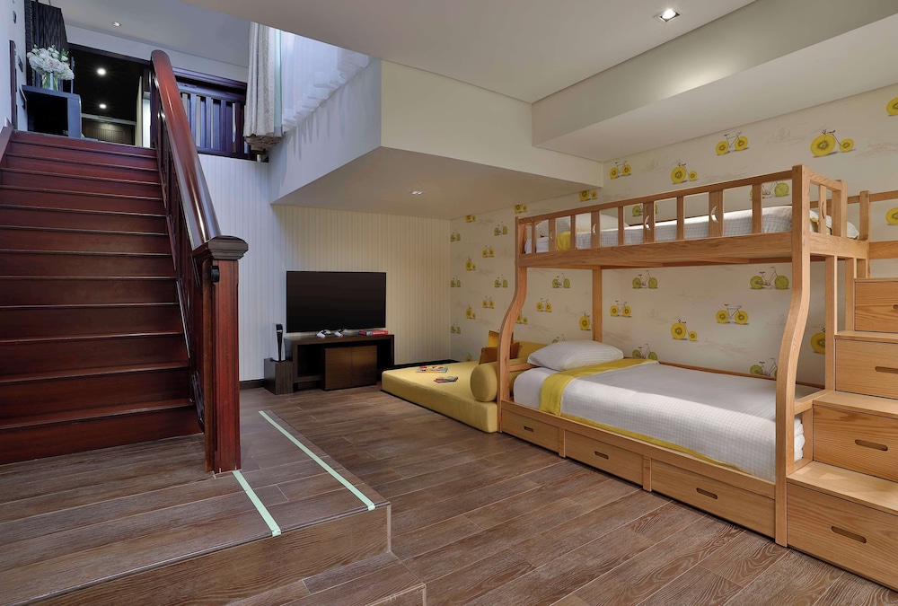 Deluxe Family Lagoon Access Room