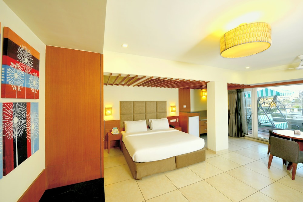 Suite - Photo 1