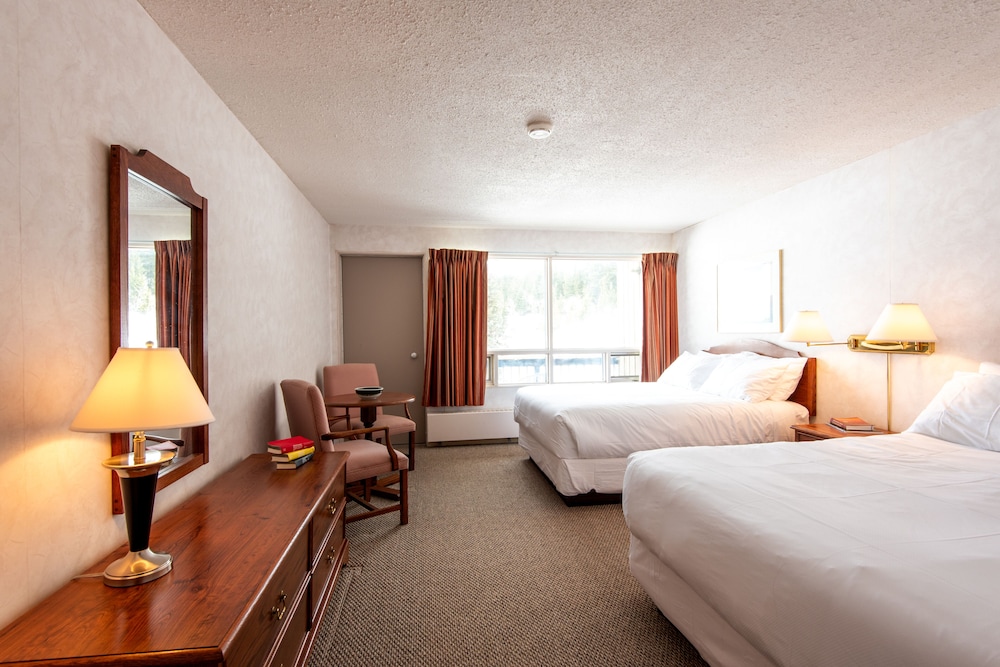 Deluxe Double Room, 2 Queen Beds, Balcony, Lake View photo 1