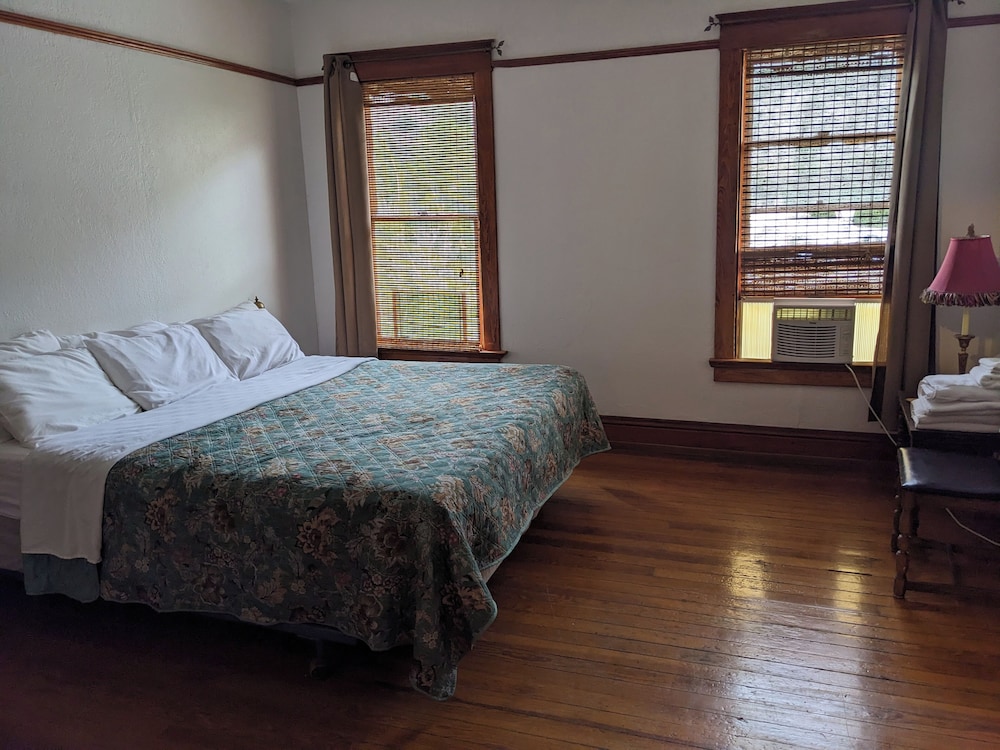 Shared Bath, King Bed