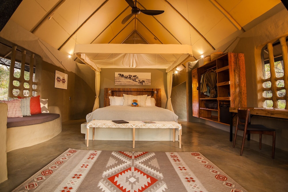 Safari Camp Luxury Tent photo 2
