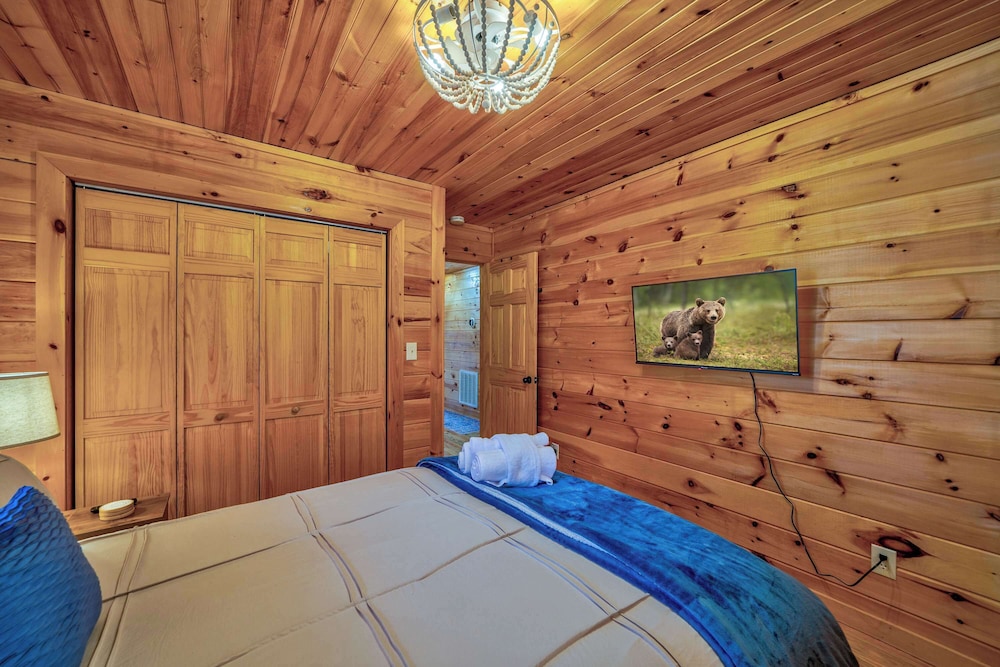 Cabin, Multiple Beds, Hot Tub, Mountain View (Misty Creek Cabin)