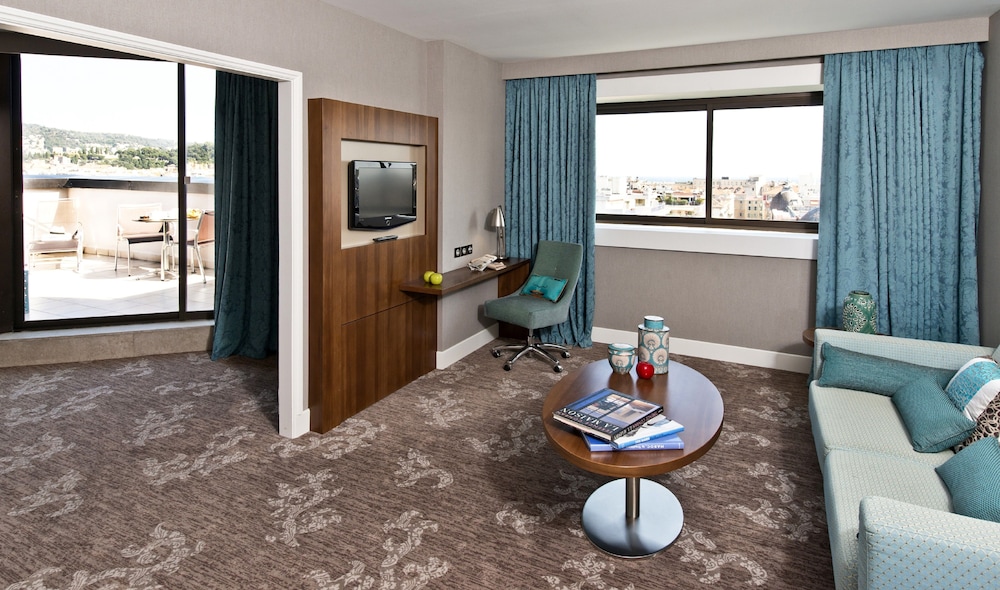 Suite, 1 Bedroom (1 King & 1 Sofa Bed)