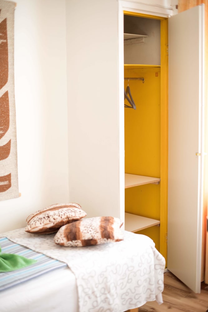 Twin Room, Shared Bathroom (4) photo 2