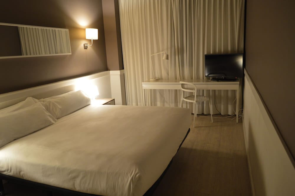 Standard Twin Room, 2 Twin Beds photo 3