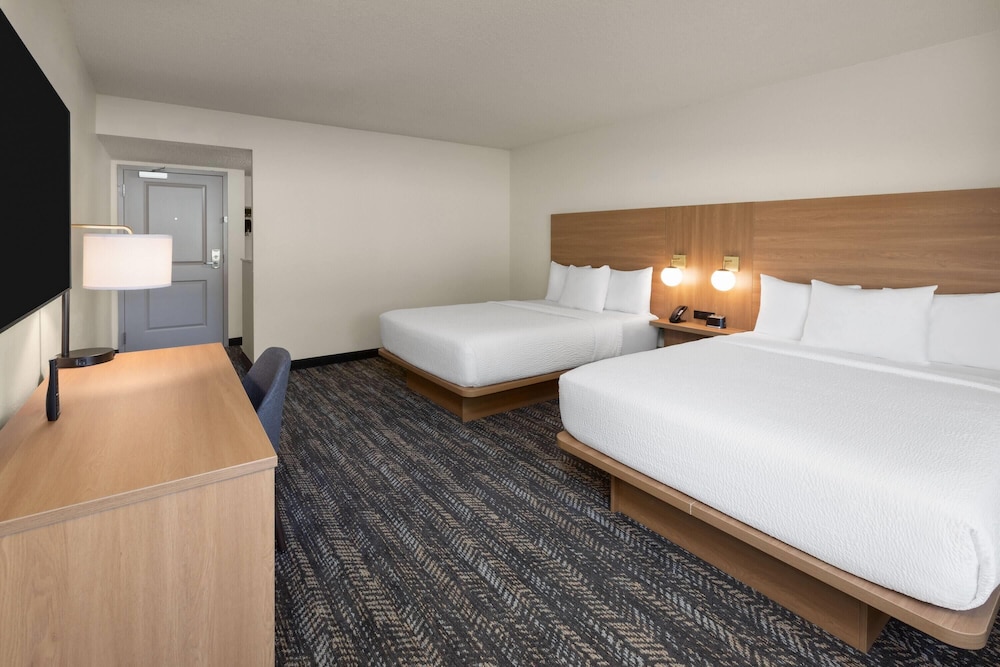 Room, 2 Queen Beds, Non Smoking - Photo 4