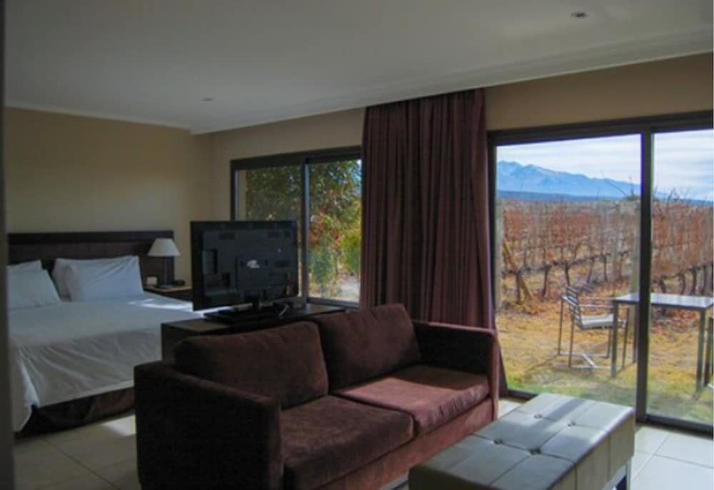 Grand Room, 1 King Bed, Garden View