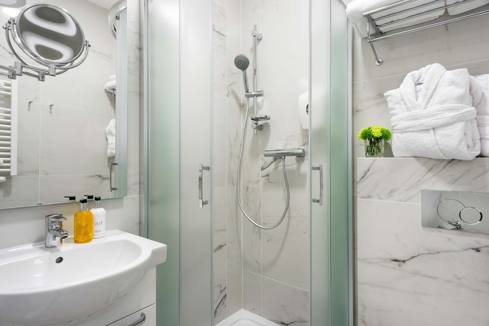 Premium Room, 1 Double Bed, Non Smoking, Refrigerator - Photo 3