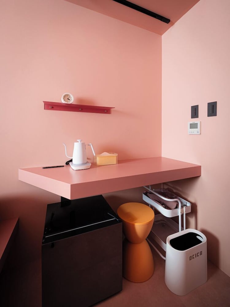 Pink with Shared Bathroom photo 3