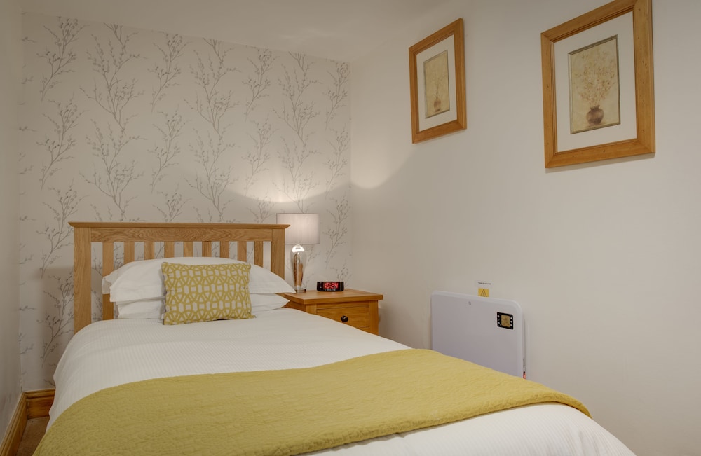 Superior Double or Twin Room ( lower ground floor ) photo 2