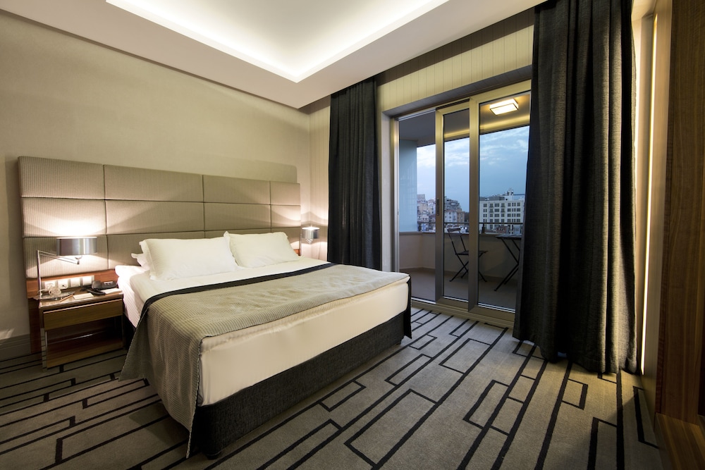 Deluxe Bosphorus Suit Balcony Room