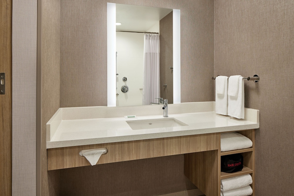Suite, 2 Queen Beds (Hearing Accessible) photo 3