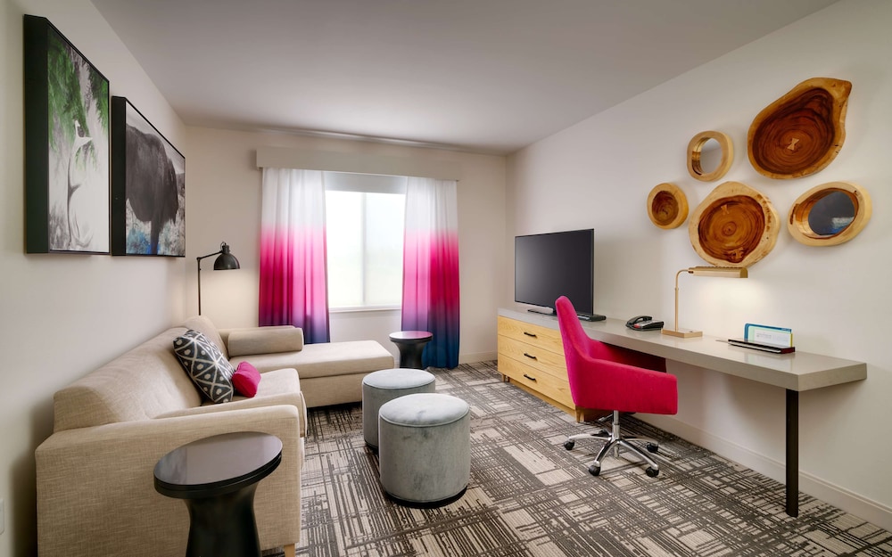 Suite, Accessible - Photo 4