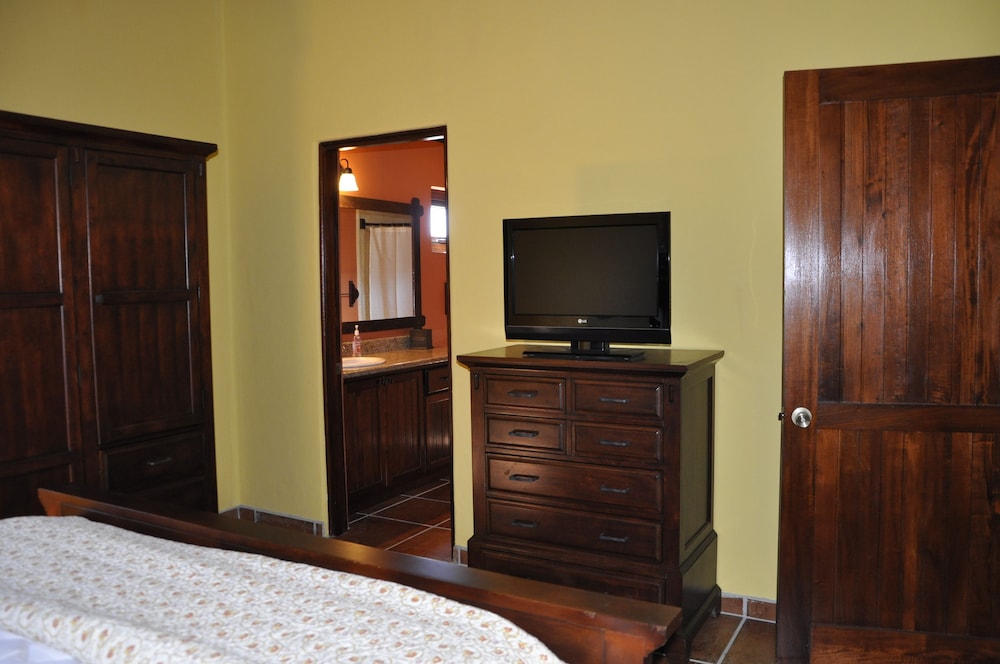 Luxury Condo, 2 Bedrooms photo 3