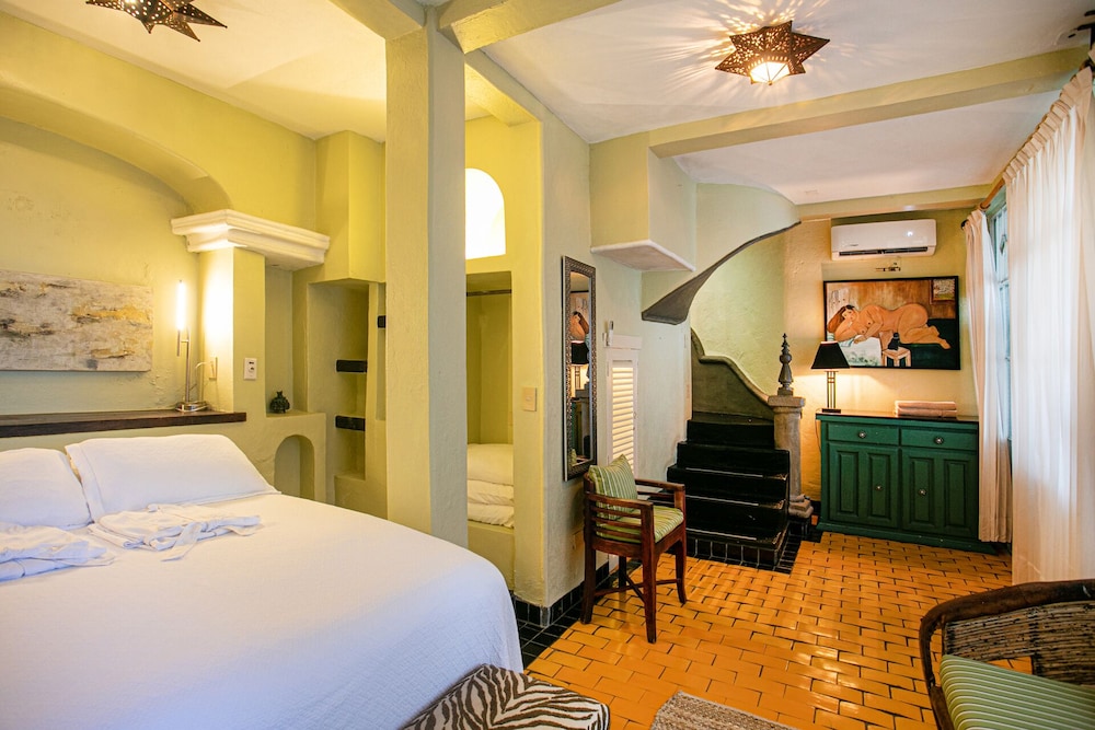 Standard Room, 1 Queen Bed