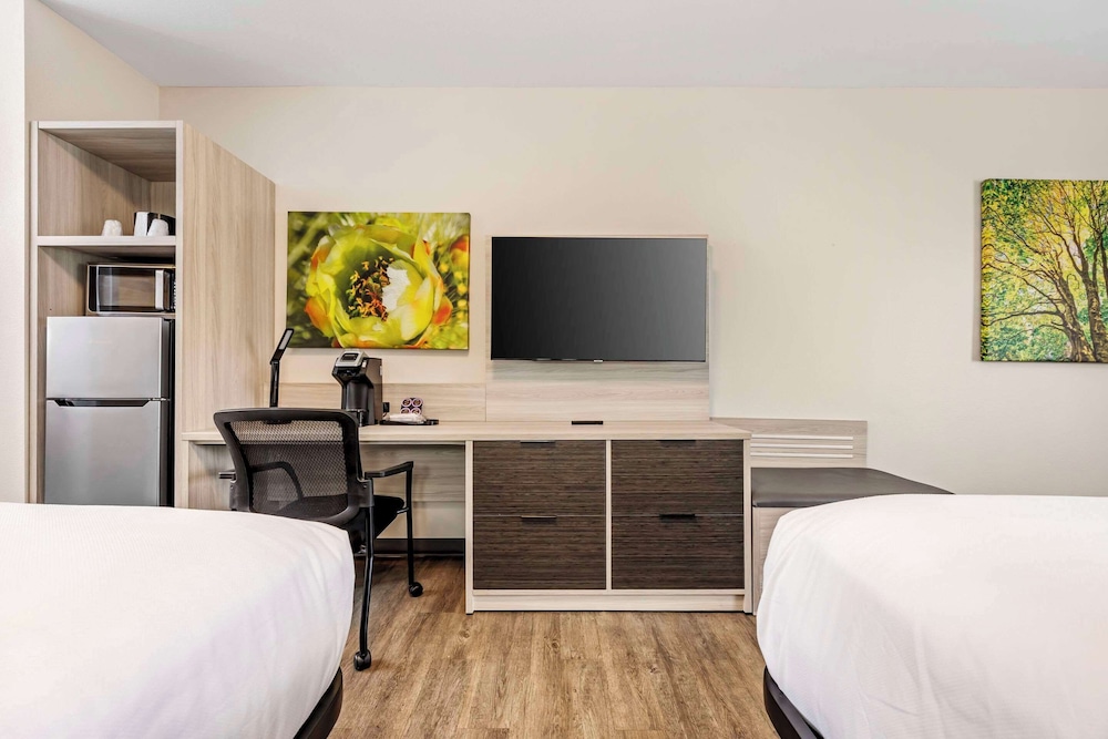 Standard Room, 2 Queen Beds, Non Smoking - Photo 3